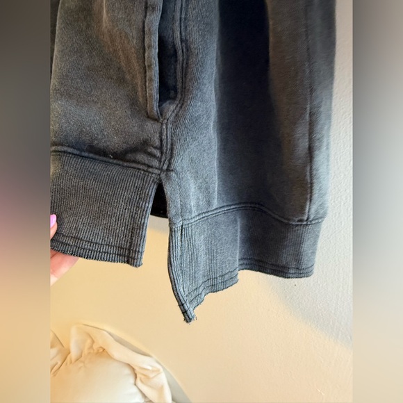 Free People Black Pullover Long Sleeve Crewneck Split Hem Sweater Medium NWT - Picture 4 of 12